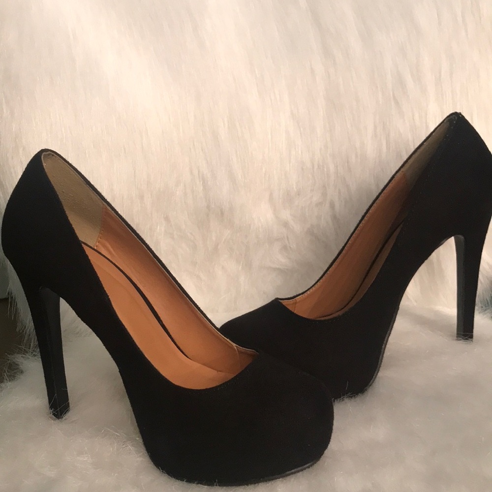 Basic Black Pumps - image 1